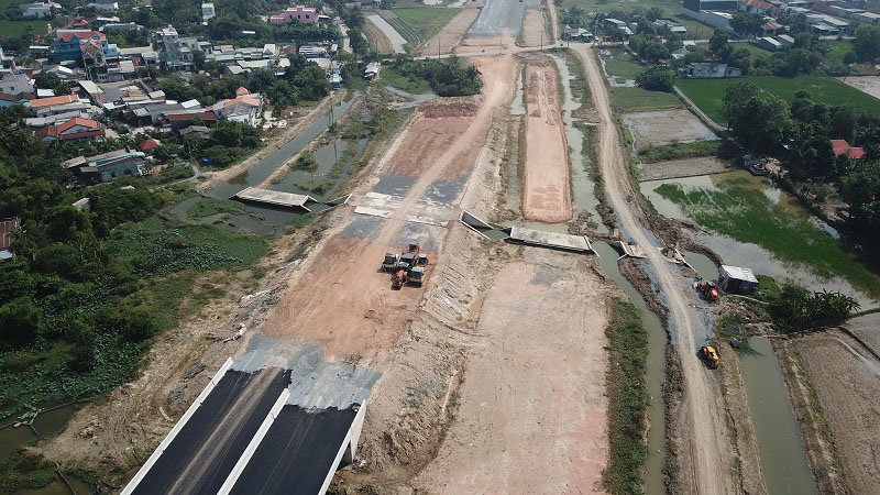 Một đoạn đường Cao tốc Bến Lức - Long Thành thi công qua địa phận huyện Bình Chánh, Tp.HCM